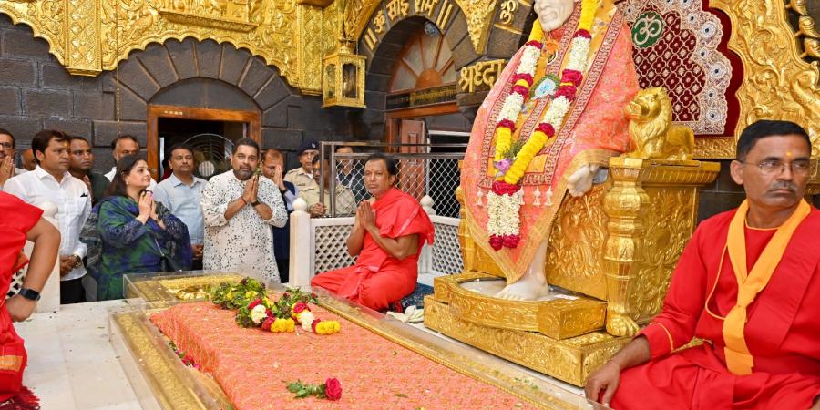 Renowned Singer Shankar Mahadevan Visits Shri Saibaba Samadhi with Family; Felicitated by Sansthan CEO...